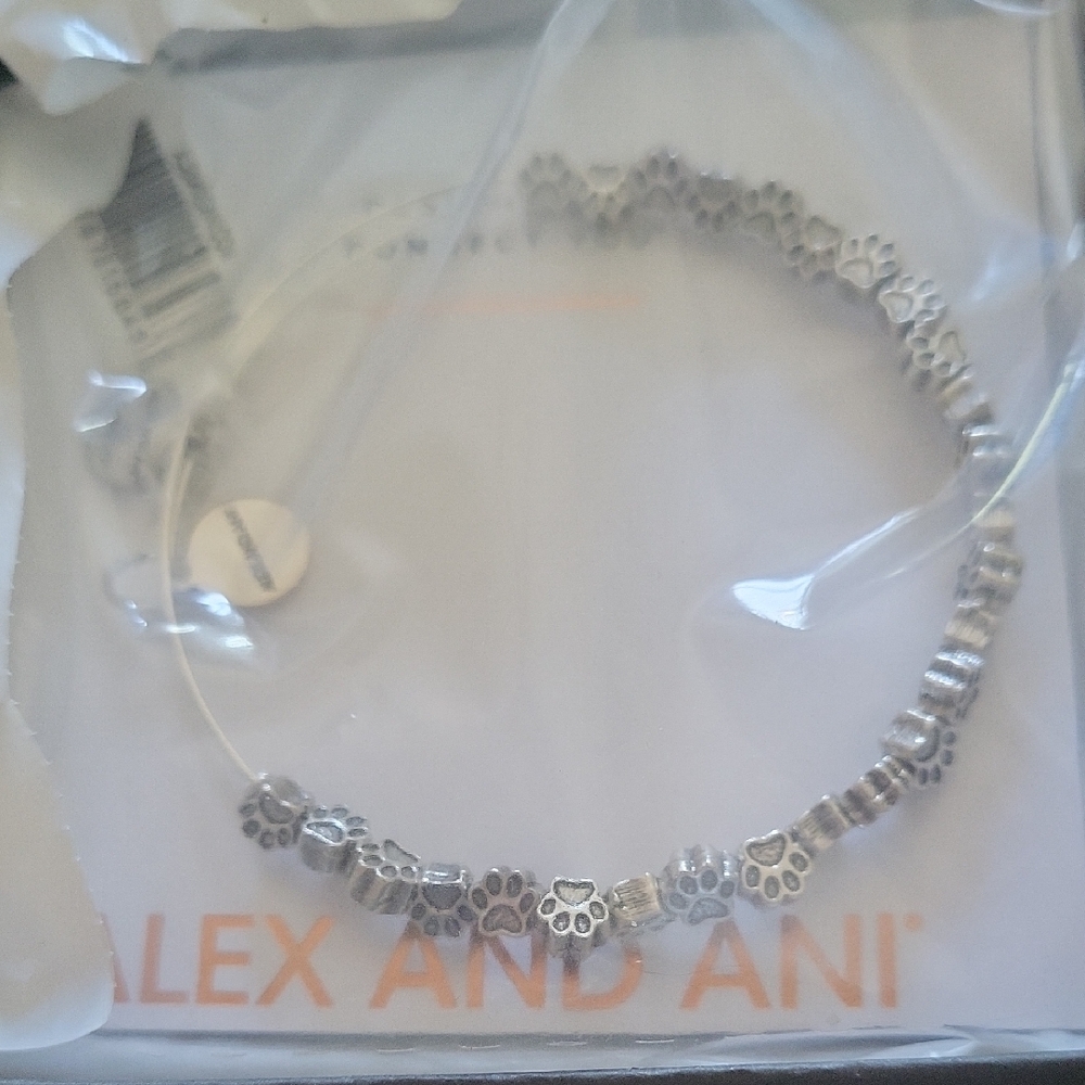 Alex and Ani Silver Paw Print Bracelet Sealed  Boxed Sold 2 Five Stars Beautiful